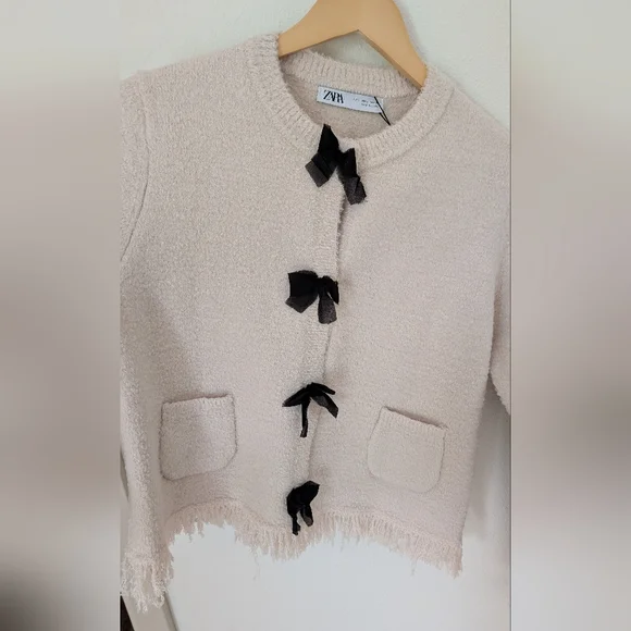 NWT Zara Crewneck Cardigan Scandi Girl Sweater In Ivory w/ Black Bows, Sz L - Picture 5 of 8